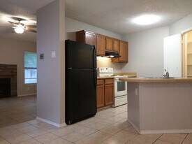 2524 Corian Glen Dr in San Antonio, TX - Building Photo