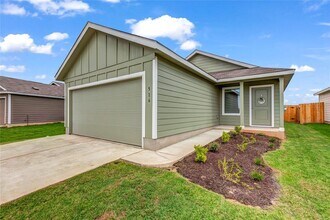 516 Rancho Del Cielo Lp in Jarrell, TX - Building Photo - Building Photo