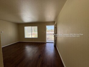 33 Deering Ct in Oakland, CA - Building Photo - Building Photo