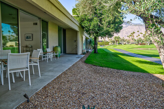 24 Desert Lakes Dr in Palm Springs, CA - Foto de edificio - Building Photo