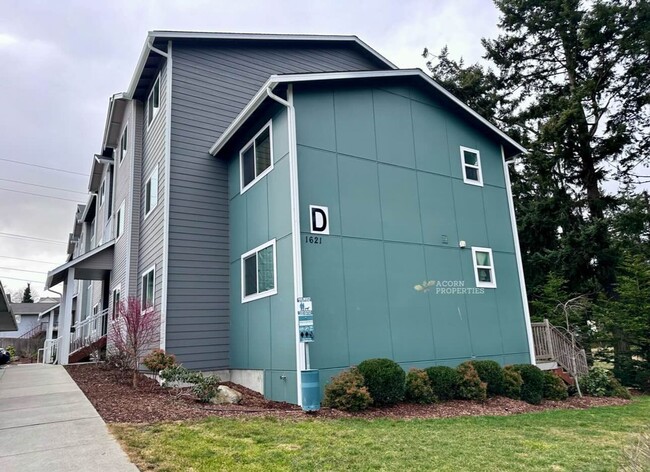 property at 1621 SW Mulberry Pl