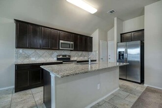 201 Hendelson Ln in Hutto, TX - Building Photo - Building Photo