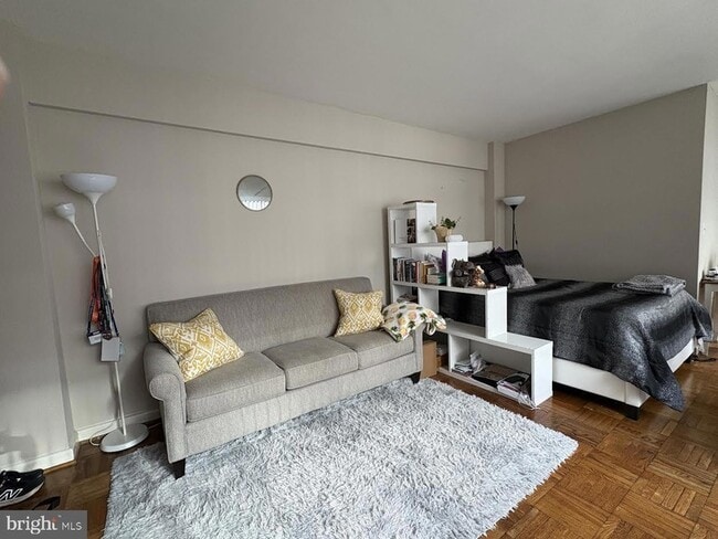 2141 I St NW, Unit 812 in Washington, DC - Foto de edificio - Building Photo