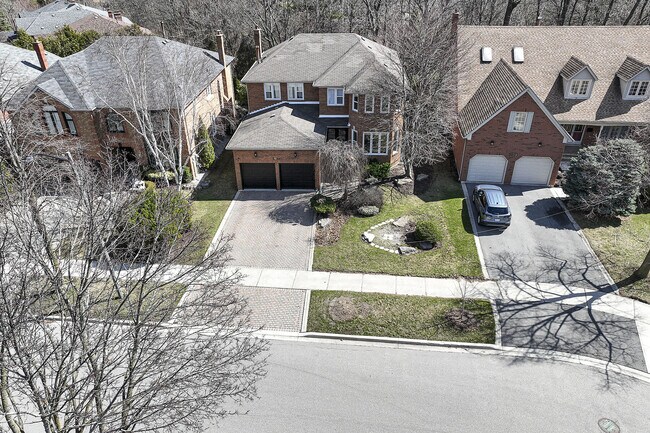 3940 Rolling Valley Dr in Mississauga, ON - Building Photo - Building Photo