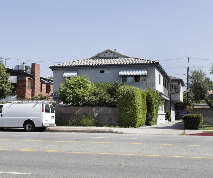 11635 Riverside Dr in North Hollywood, CA - Building Photo