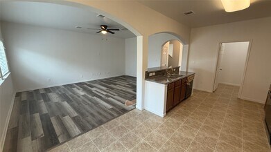 7346 Autumn Sun Dr in Houston, TX - Foto de edificio - Building Photo