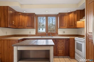 329 Howd Rd in Durham, CT - Building Photo - Building Photo