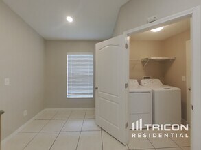 2220 Colville Chase Dr in Ruskin, FL - Building Photo - Building Photo
