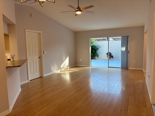 4063 Center Pointe Pl in Sarasota, FL - Building Photo - Building Photo