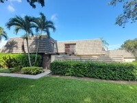 1218 12th Terrace in Palm Beach Gardens, FL - Foto de edificio - Building Photo