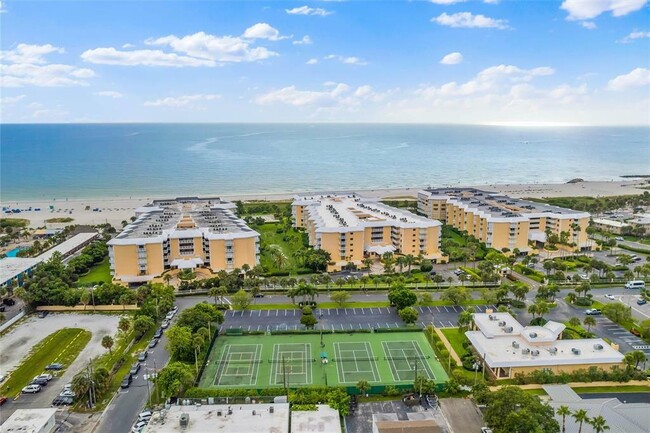 6650 Sunset Way, Unit 112 in St Pete Beach, FL - Foto de edificio - Building Photo