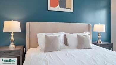 5256 International Dr, Unit 512 in Orlando, FL - Building Photo - Building Photo