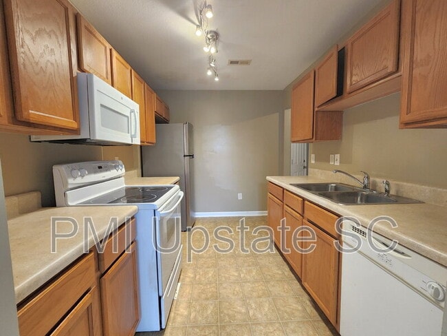 65 Greensboro Ct in Greenville, SC - Building Photo - Building Photo