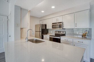 Windsor on White Rock Lake in Dallas, TX - Building Photo - Building Photo