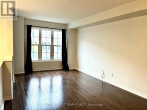 35 Jenscott Private in Ottawa, ON - Building Photo - Building Photo