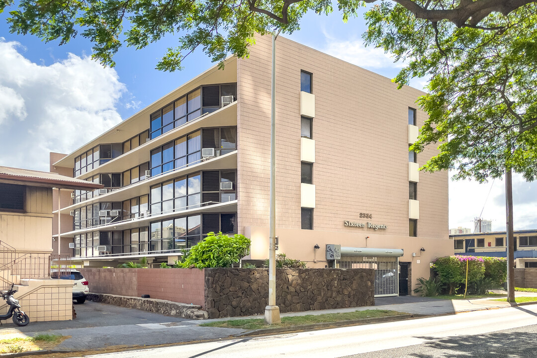 Sixteen Regents in Honolulu, HI - Building Photo