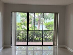 8789 NW 39th St in Sunrise, FL - Building Photo - Building Photo