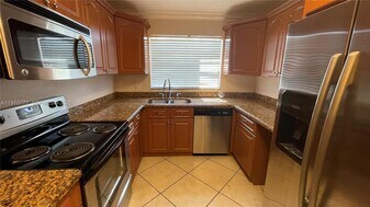 9113 Lime Tree Ln in Pembroke Pines, FL - Building Photo