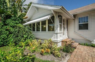 305 15th Ave NE in St. Petersburg, FL - Building Photo