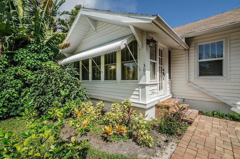 305 15th Ave NE in St. Petersburg, FL - Building Photo