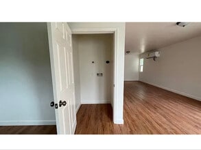 6827 San Luis St in Paramount, CA - Foto de edificio - Building Photo