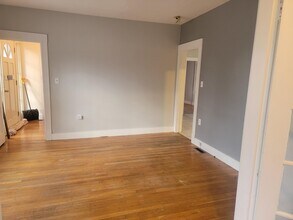 1054 Washington St, Unit 1 in Braintree, MA - Foto de edificio - Building Photo