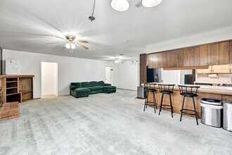 2352 Cabrillo Way in Hanford, CA - Building Photo - Building Photo