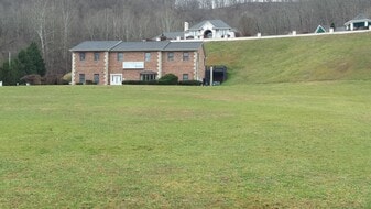 54 Veres Dr, Unit 54 Veres Drive in Chapmanville, WV - Building Photo