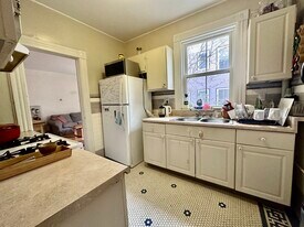 139 Antrim St, Unit 3 in Cambridge, MA - Building Photo