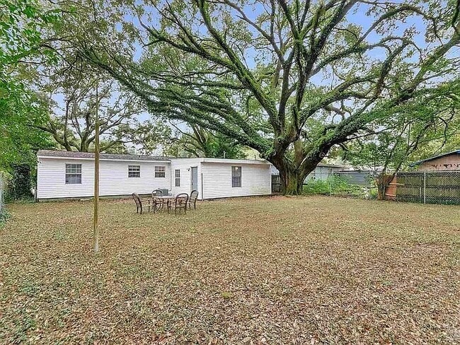 902 Lucerne Ave in Pensacola, FL - Building Photo - Building Photo