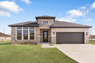 208 Silver Leaf St in Sweeny, TX - Building Photo