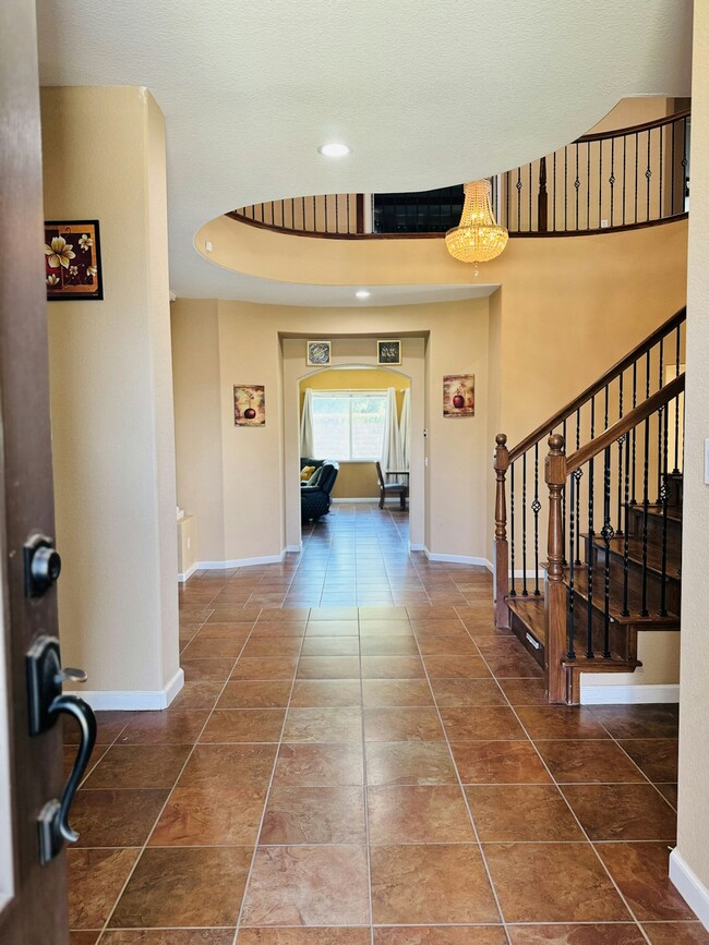 464 Munter Ct in Manteca, CA - Building Photo - Building Photo