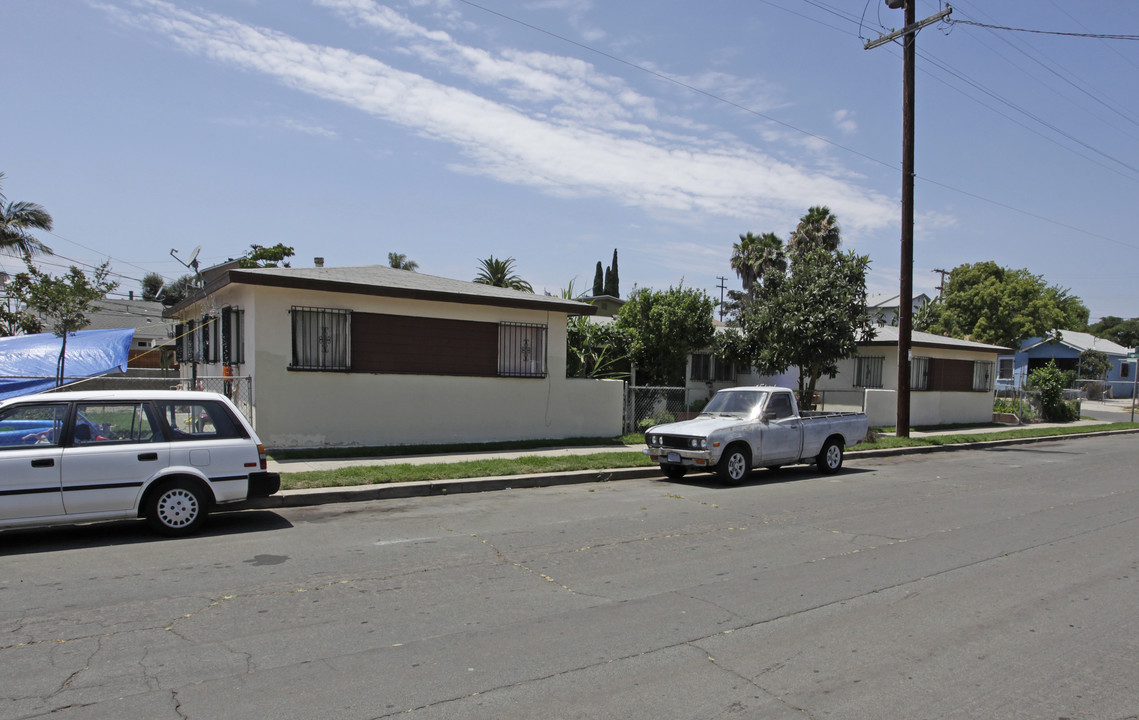 3891-3893 Superior St in San Diego, CA - Building Photo