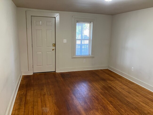 430 E Clinton St, Unit Apt.2 in Howell, MI - Building Photo - Building Photo