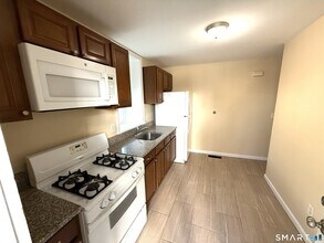 1333 E Main St in Bridgeport, CT - Building Photo - Building Photo