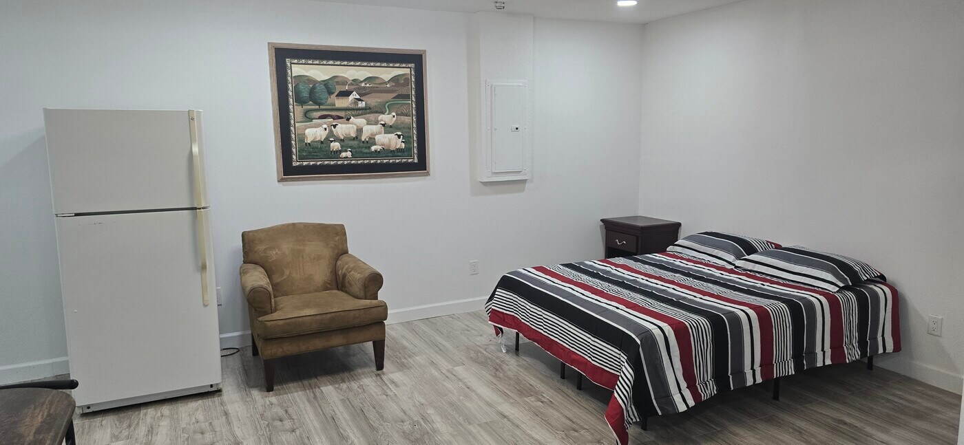 551 Albatross Dr in Kissimmee, FL - Building Photo