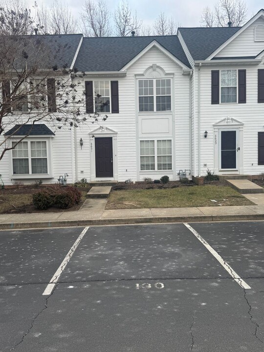 8631 Millstream Dr in Richmond, VA - Building Photo