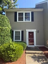 30 Cadogan Way in Nashua, NH - Building Photo