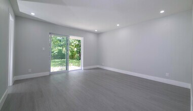 5020 SW 28th Terrace in Fort Lauderdale, FL - Building Photo - Building Photo