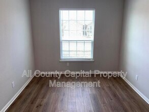 112 Declaration Ln in Liberty Hill, TX - Building Photo - Building Photo