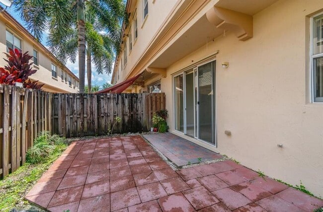 12863 SW 134th Terrace in Miami, FL - Foto de edificio - Building Photo