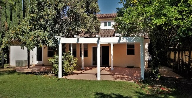 4915 Densmore Ave in Encino, CA - Building Photo - Building Photo