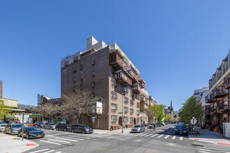 49 Throop Ave in Brooklyn, NY - Foto de edificio - Building Photo