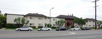 5900 Reseda Blvd in Tarzana, CA - Foto de edificio - Building Photo