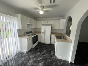 1730 SW 64th Terrace in North Lauderdale, FL - Building Photo - Building Photo