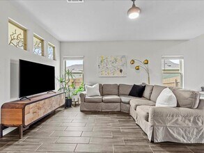 8201 Daisy Cutter Crossing in Georgetown, TX - Building Photo - Building Photo