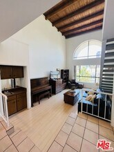 221 S Gale Dr in Beverly Hills, CA - Building Photo - Building Photo