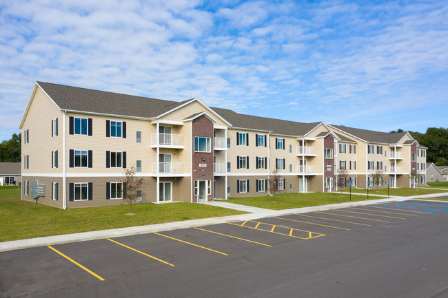 Oliver Apartments in Temperance, MI - Building Photo - Building Photo