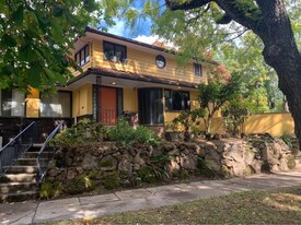 4247 NE Glisan St, Unit Entire House in Portland, OR - Building Photo