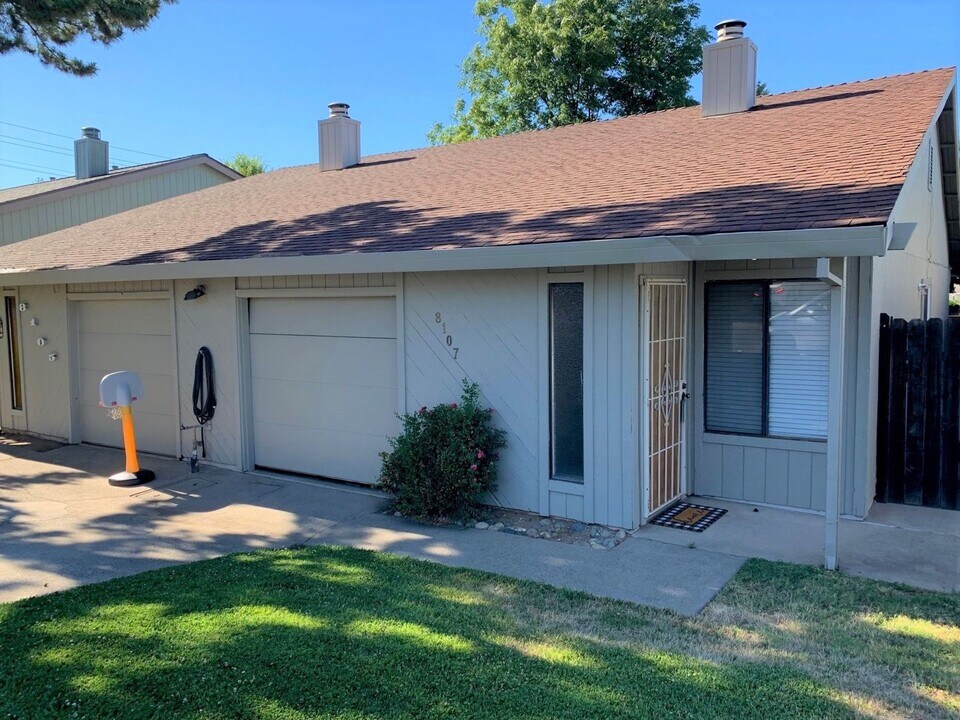 8107 Deseret Ave in Fair Oaks, CA - Building Photo
